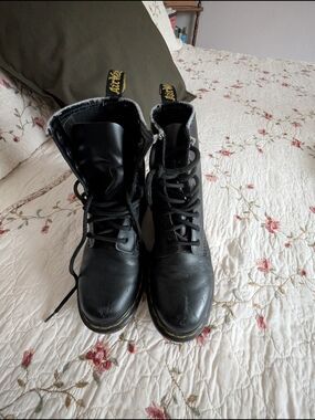 Dr. Martens Black Air Wair Boots - Sz 6